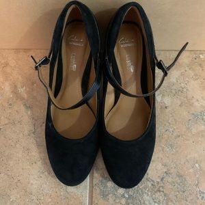 Women Black Suede Clarks shoes, preowned